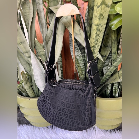 Fendi Oyster Shoulder Bag - Picture 2 of 7